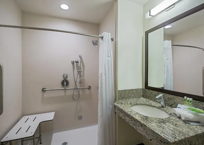 Holiday Inn Express & Suites By Ihg